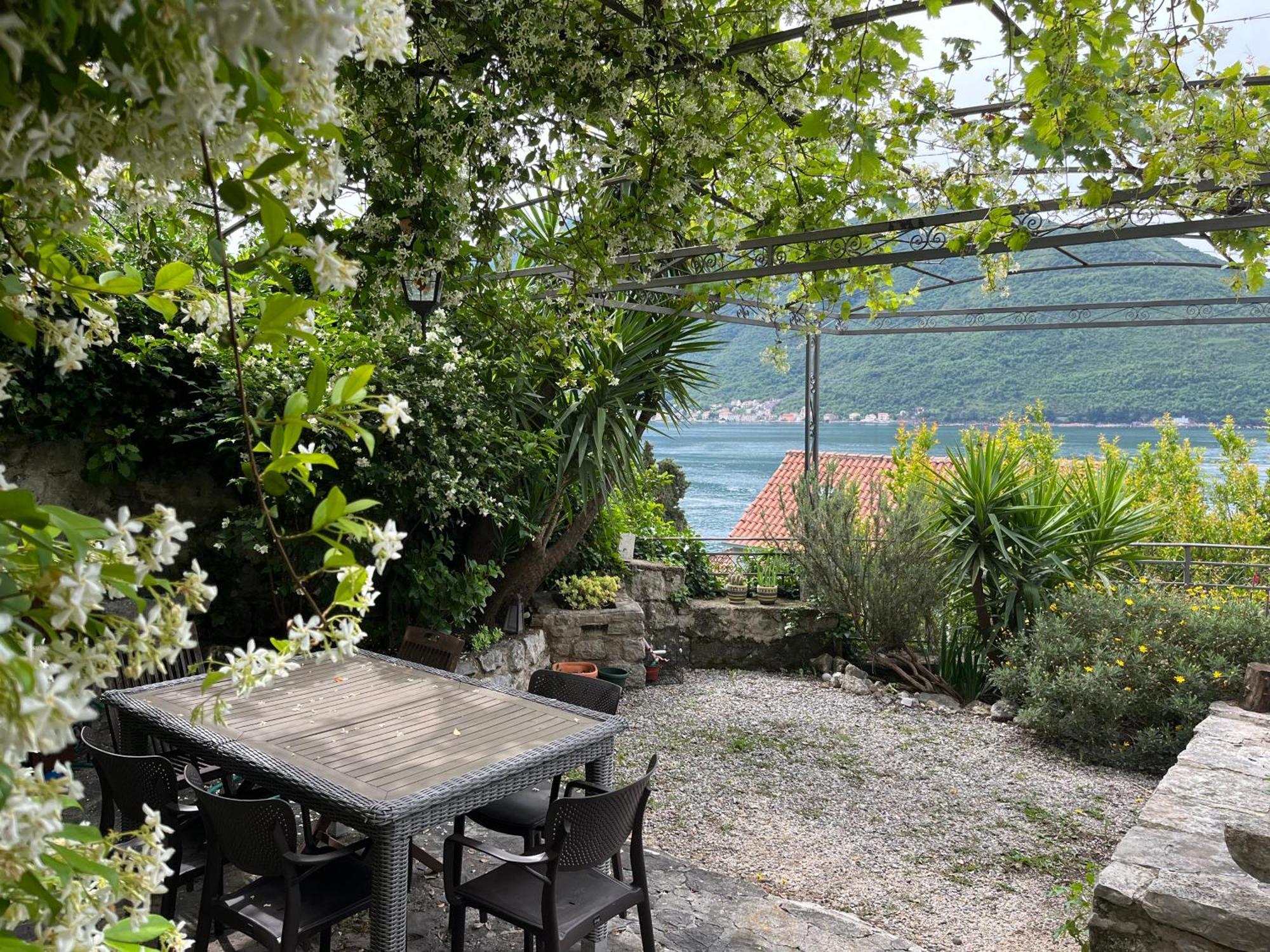 Be happy in Perast Apartment Bagian luar foto